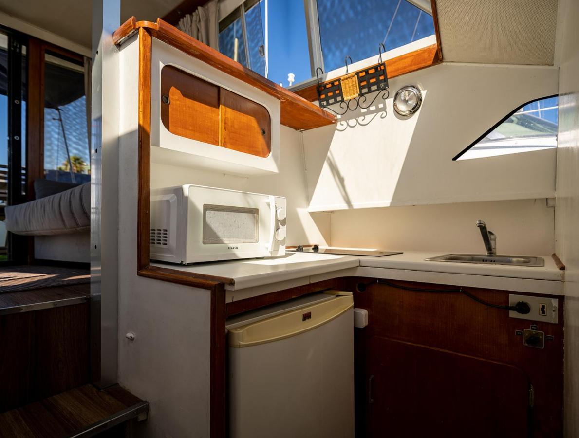 Hotel Spacious And Charming Boat In Port Forum à Sant Adrià de Besòs Extérieur photo